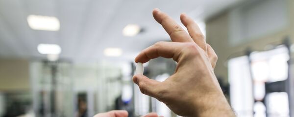 دواء في يد رجل دواء في يد رجل - سبوتنيك عربي