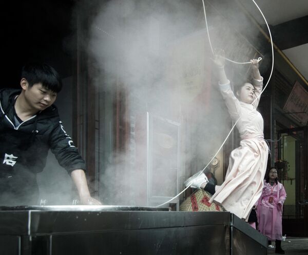 الصورة بعنوان Ramen Art، للمصور الصيني تشيوبينغ ديو ، الفائز في فئة أكل الشارع من مسابقة Pink Lady® لأفضل مصور الطعام لعام 2020 - سبوتنيك عربي