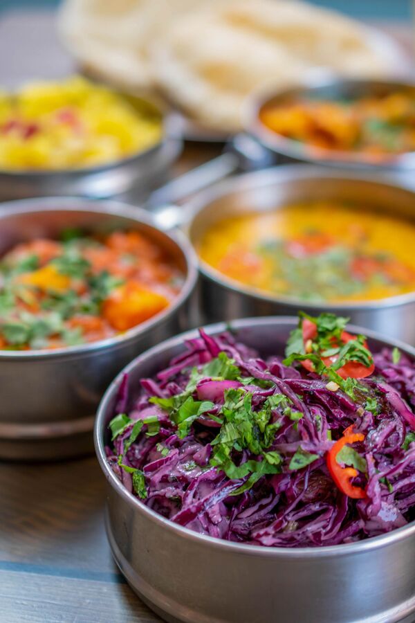 الصورة بعنوان مأدبة الكاري، للمصورة البريطانية فيليبا أسكيو، الفائزة في فئة طعام الطلاب من مسابقة Pink Lady® لأفضل مصور الطعام لعام 2020 - سبوتنيك عربي