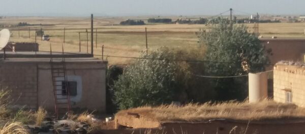 أهالي قرية القاهرة بريف الحسكة شمالي سوريا ينضمون للمقاومة الشعبية - سبوتنيك عربي