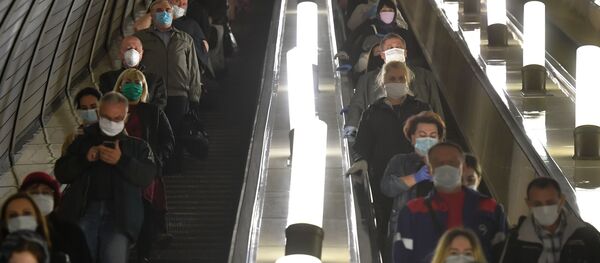 الخروج من الحجر الصحي بالتدريج - إدخال النظام الإجباري لارتداء الكمامات الطبية بسبب كورونا في موسكو بدءا من 12 مايو/ أيار 2020 - سبوتنيك عربي