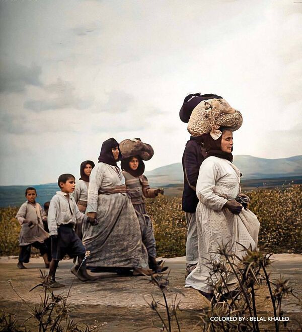 سلسلة من الصور الملونة التي التقطت أثناء أحداث النكبة عام 1948، حيث تظهر المعاناة المؤلمة التي عاشها الأطفال وآباؤهم في تلك المرحلة القاسية من تاريخ فلسطين سلسلة من الصور الملونة التي التقطت أثناء أحداث النكبة عام 1948، حيث تظهر المعاناة المؤلمة التي عاشها الأطفال وآباؤهم في تلك المرحلة القاسية من تاريخ فلسطين - سبوتنيك عربي