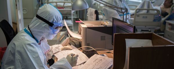 فحص و معالجة مرضى كوفيد-19 (كورونا) في مستشفى بيروغوفا في موسكو، روسيا  18 مايو 2020 - سبوتنيك عربي