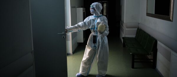 فحص و معالجة مرضى كوفيد-19 (كورونا) في مستشفى بيروغوفا في موسكو، روسيا  18 مايو 2020 - سبوتنيك عربي