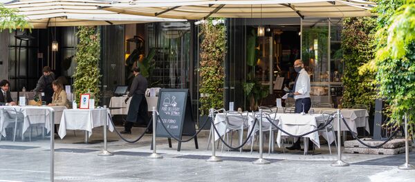 تخفيف قيود الحجر الصحي المفروضة بسبب جائحة كورونا في ميلانو، إيطاليا مايو 2020 - سبوتنيك عربي