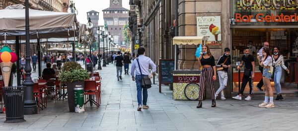 تخفيف قيود الحجر الصحي المفروضة بسبب جائحة كورونا في ميلانو، إيطاليا مايو 2020 - سبوتنيك عربي