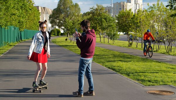 تخفيف قيود الحجر الصحي المفروضة بسبب جائحة كورونا في موسكو، روسيا مايو 2020 - سبوتنيك عربي