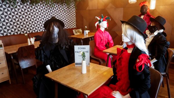 دمى تساعد زبائن مطاعم في ليتوانيا على الالتزام بالتباعد الاجتماعي دمى تساعد زبائن مطاعم في ليتوانيا على الالتزام بالتباعد الاجتماعي - سبوتنيك عربي