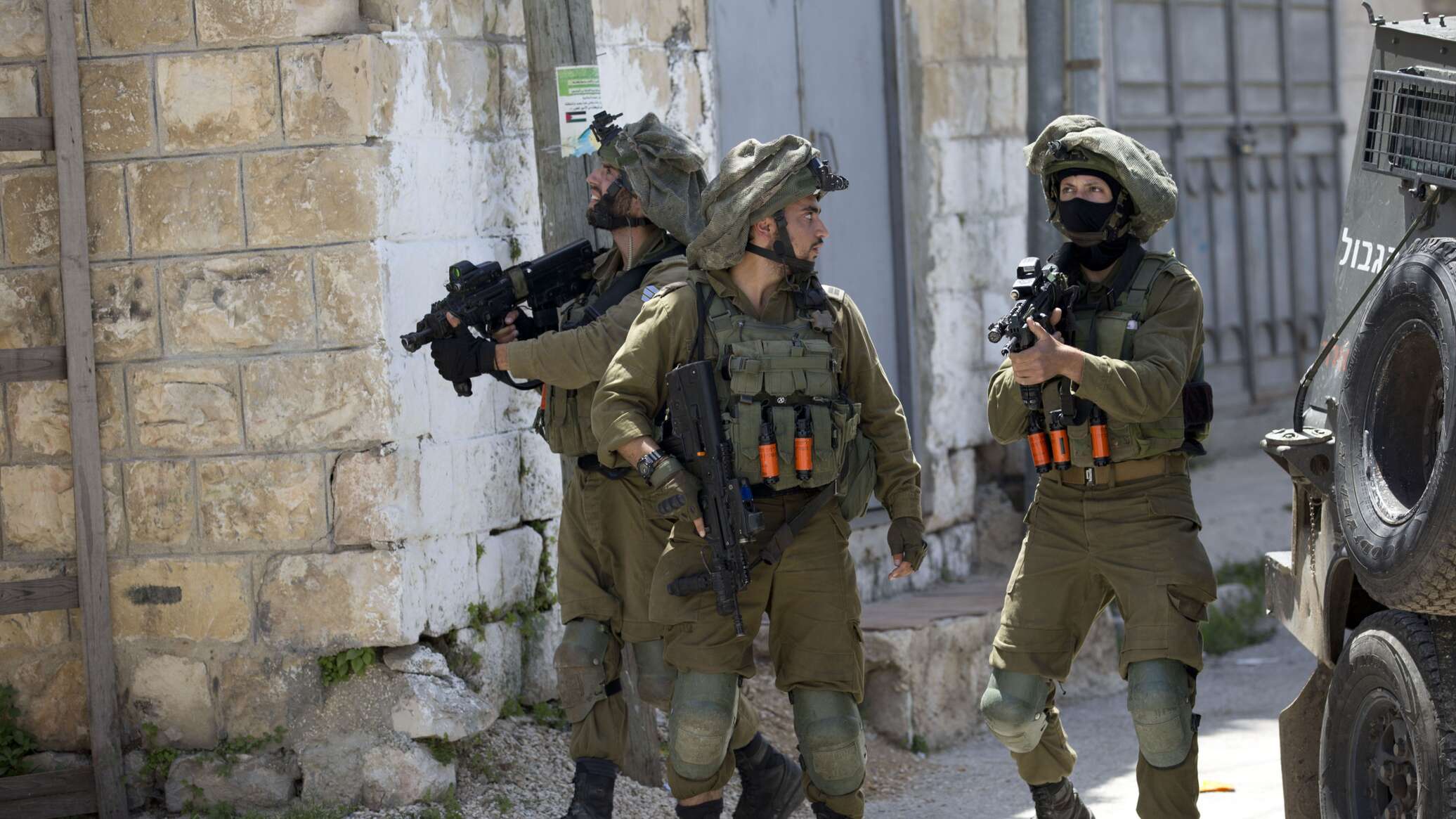 مقتل إسرائيلي وإصابة ثلاثة في هجوم قرب غوش عتصيون بالضفة الغربية