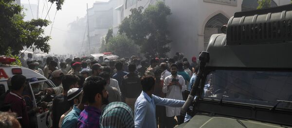 تحطم طائرة تابعة للخطوط الجوية الباكستانية من طراز إيرباص A - 320 بالقرب من مطار كارتشي، 22 مايو 2020 - سبوتنيك عربي