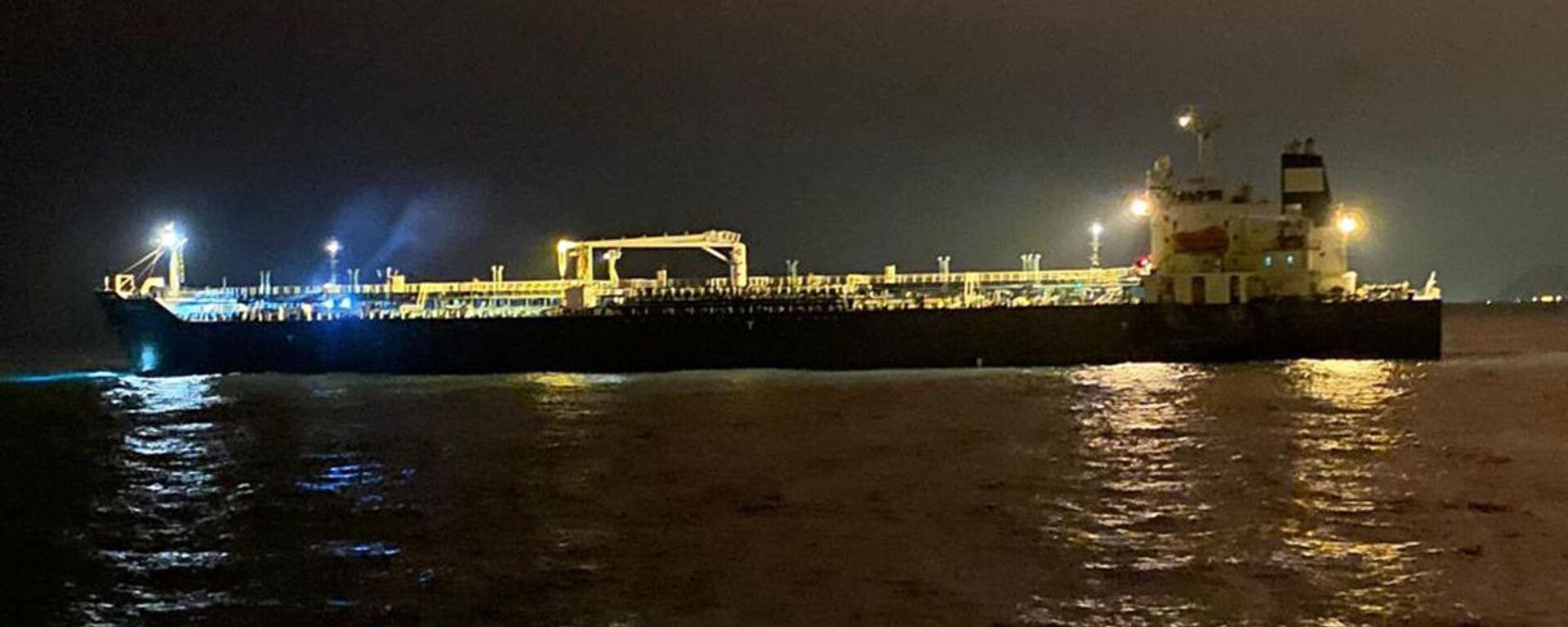 وصول ناقلة نفط فورتشن، أولى الشحنات النفطية من إيران إلى فنزويلا، معمل إل باليتو، 25 مايو 2020 - سبوتنيك عربي, 1920, 26.05.2022
