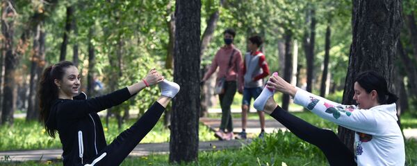 تخفيف قيود الحجر الصحي المفروضة بسبب جائحة كورونا و السماح بممارسة الرياضة في الهواء الطلق في نوفوسيبيرسك، روسيا 22 مايو 2020 تخفيف قيود الحجر الصحي المفروضة بسبب جائحة كورونا و السماح بممارسة الرياضة في الهواء الطلق في نوفوسيبيرسك، روسيا 22 مايو 2020 - سبوتنيك عربي