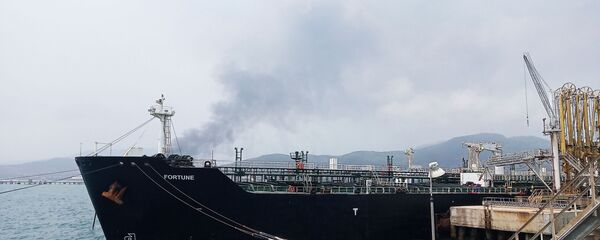 وصول ناقلة نفط فورتشن، أولى الشحنات النفطية من إيران إلى فنزويلا، معمل إل باليتو، 25 مايو 2020 - سبوتنيك عربي