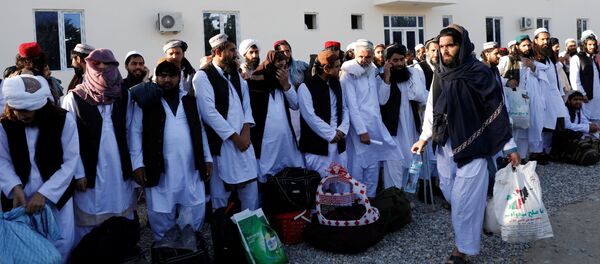 سجناء من حركة طالبان الأفغانية في سجن بولي شارخي، حيث تعزم السلطات الأفغانية إطلاق سراح ما يصل إلى 2000 سجين من طالبان، أفغانستان 26 مايو 2020 - سبوتنيك عربي