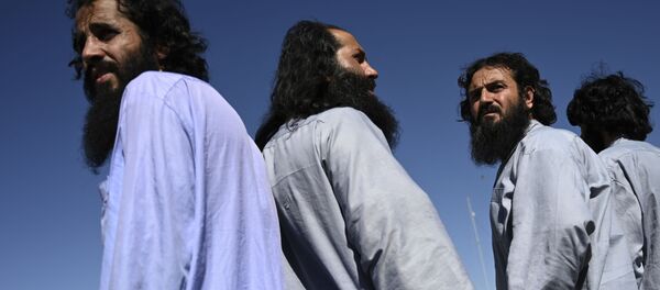 سجناء من حركة طالبان الأفغانية في سجن باغرام، حيث تعزم السلطات الأفغانية إطلاق سراح ما يصل إلى 2000 سجين من طالبان، أفغانستان 26 مايو 2020 - سبوتنيك عربي