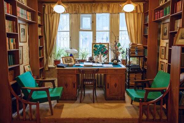 مكتبة أطفال  باسم روائي قصص الأطفال السوفيتي الشهير ك.ي. تشوكوفسكي في بلدة بيريديلكينو بضواحي موسكو - سبوتنيك عربي