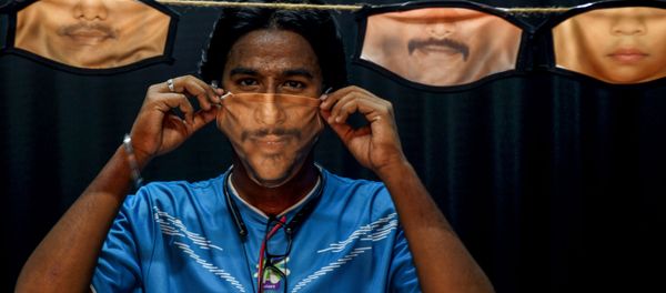 رجل يرتدي كمامة من صنع يديه في تشيناي، في الهند 26  مايو/ أيار 2020 - سبوتنيك عربي