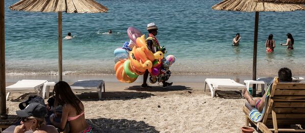 تخفيف قيود الحجر الصحي في اليونان، افتتاح شواطئ أثينا أمام الزوار، 23 مايو 2020 - سبوتنيك عربي