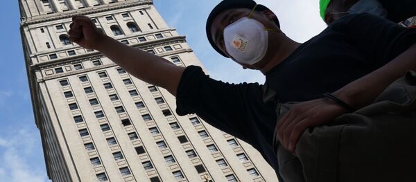 احتجاجات واسعة على مقتل شاب تحت ركبة شرطي أمريكي (جورج فلويد)، في نيويورك، الولايات المتحدة 29 مايو 2020 احتجاجات واسعة على مقتل شاب تحت ركبة شرطي أمريكي (جورج فلويد)، في نيويورك، الولايات المتحدة 29 مايو 2020 - سبوتنيك عربي