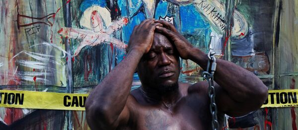 احتجاجات واسعة على مقتل شاب تحت ركبة شرطي أمريكي (جورج فلويد)، في نيويورك، الولايات المتحدة 29 مايو 2020 - سبوتنيك عربي