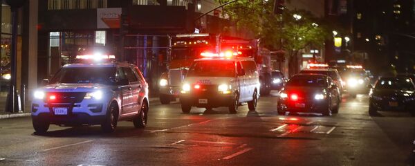 الشرطة الأمريكية تتفقد شوارع المدينة مع بدء حظر التجول في نيويورك، الولايات المتحدة 1 يونيو 2020 - سبوتنيك عربي