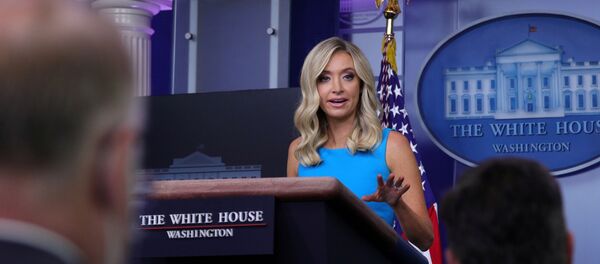 السكرتير الصحفي للبيت الأبيض كايلي ماكناني في إحاطة إعلامية يومية عقب احتجاجات على وفاة جورج فلويد - سبوتنيك عربي