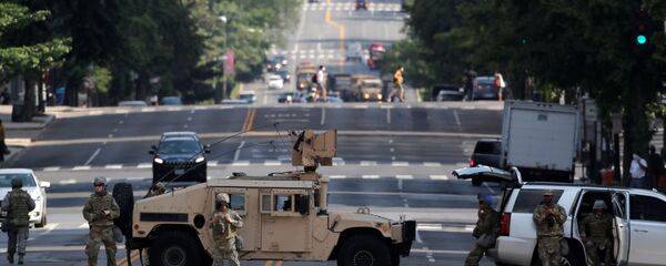 أفراد الحرس الوطني يحرسون المنطقة بالقرب من البيت الأبيض - سبوتنيك عربي