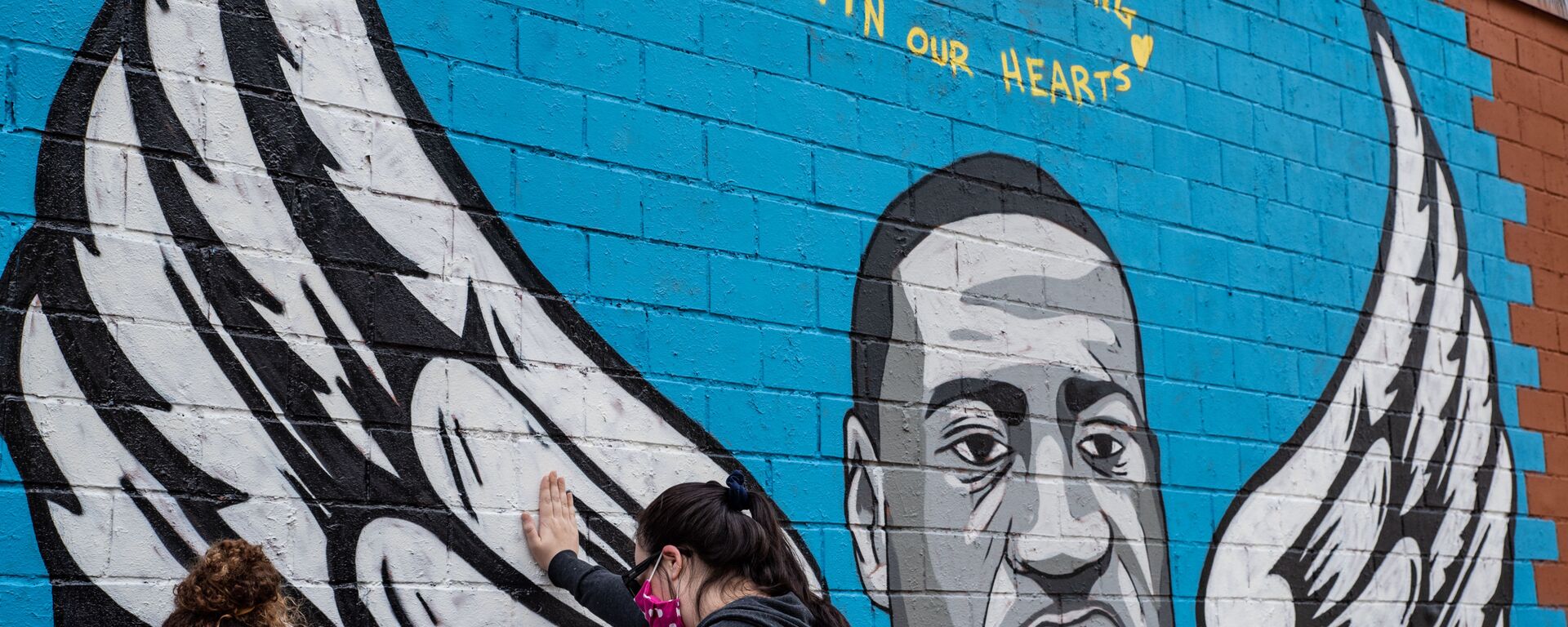 جدارية المواطن الأمريكي من أصول أفريقية، جورج فلويد، في هيوستن، ولاية تكساس، الولايات المتحدة 2 يونيو 2020 - سبوتنيك عربي, 1920, 05.10.2021