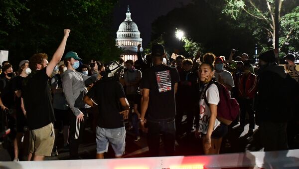  البيت الأبيض محاصر أثناء احتجاجات «جورج فلويد» في واشنطن، الحرس الوطني الأمريكي، الولايات المتحدة  3 يونيو 2020 - سبوتنيك عربي