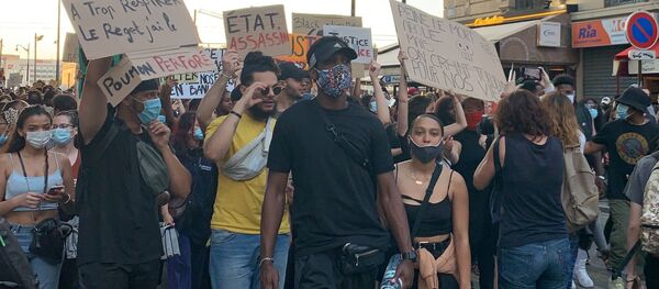 احتجاجات مناهضة للعنصرية، و عنف الشرطة، في باريس، فرنسا 2 يونيو 2020 - سبوتنيك عربي