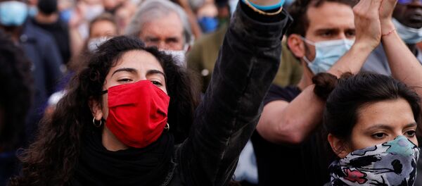 احتجاجًا على وفاة جورج فلويد في حجز شرطة مينيابوليس في باريس - سبوتنيك عربي