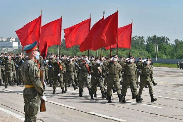 بروفة العرض العسكري بمناسبة مرور الذكرى الـ75 لعيد النصر على ألمانيا النازية في الحرب الوطنية العظمى (1941 - 1945) - سبوتنيك عربي