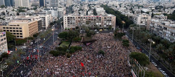 مظاهرات ضد سياسة الاستيطان، ضد خطة بنيامين نتنياهو بضم أجزاء من الضفة الغربية إلى إسرائيل، تل-أبيب  6 يوينيو 2020 - سبوتنيك عربي