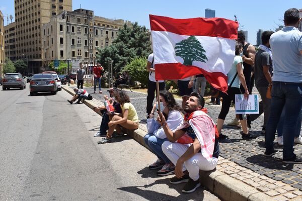 اعتصام أمام السراي الحكومي وسط بيروت احتجاجاً على ارتفاع الدولار... صور اعتصام أمام السراي الحكومي وسط بيروت احتجاجاً على ارتفاع الدولار... صور - سبوتنيك عربي