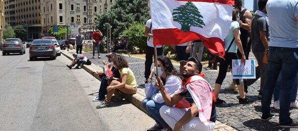 اعتصام أمام السراي الحكومي وسط بيروت احتجاجاً على ارتفاع الدولار - سبوتنيك عربي