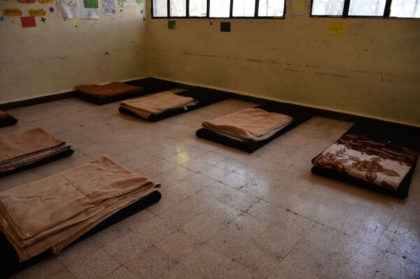 الطلاب السوريون يتوافدون من مناطق المسلحين لتقديم امتحاناتهم في حلب... فيديو+صور - سبوتنيك عربي