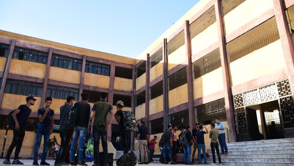 الطلاب السوريون يتوافدون من مناطق المسلحين لتقديم امتحاناتهم في حلب - سبوتنيك عربي