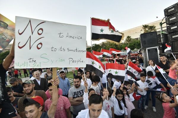 تجمع جماهيري في العاصمة السورية تنديدا بـقانون قيصر ورفضا للحصار الغربي... صور - سبوتنيك عربي