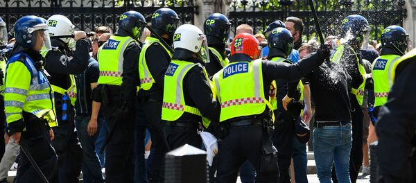 مشاجرات بين يمينيين ومناهضين للعنصرية في لندن - سبوتنيك عربي