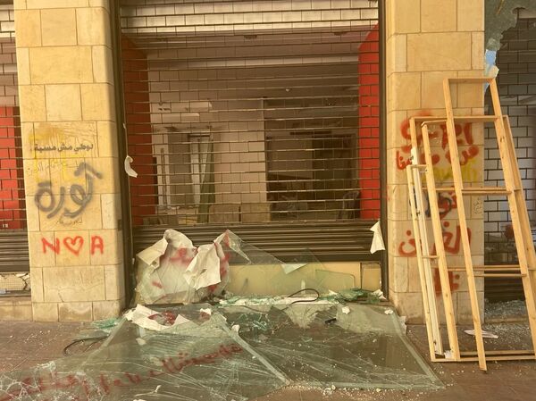 وسط بيروت ترفع عنها أنقاض المواجهات... صور وفيديو - سبوتنيك عربي