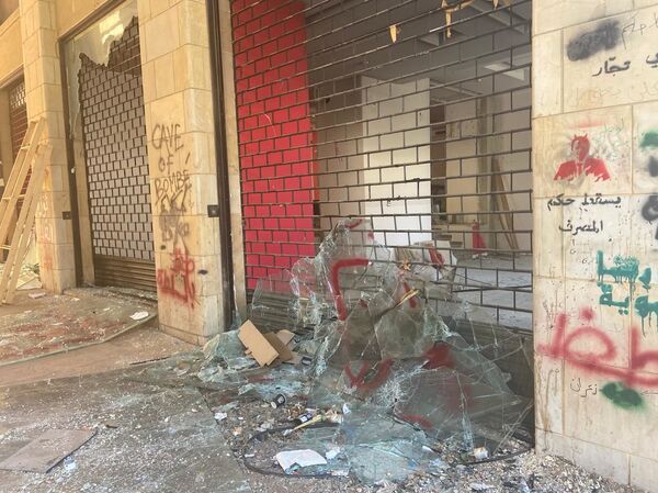 وسط بيروت ترفع عنها أنقاض المواجهات... صور وفيديو - سبوتنيك عربي