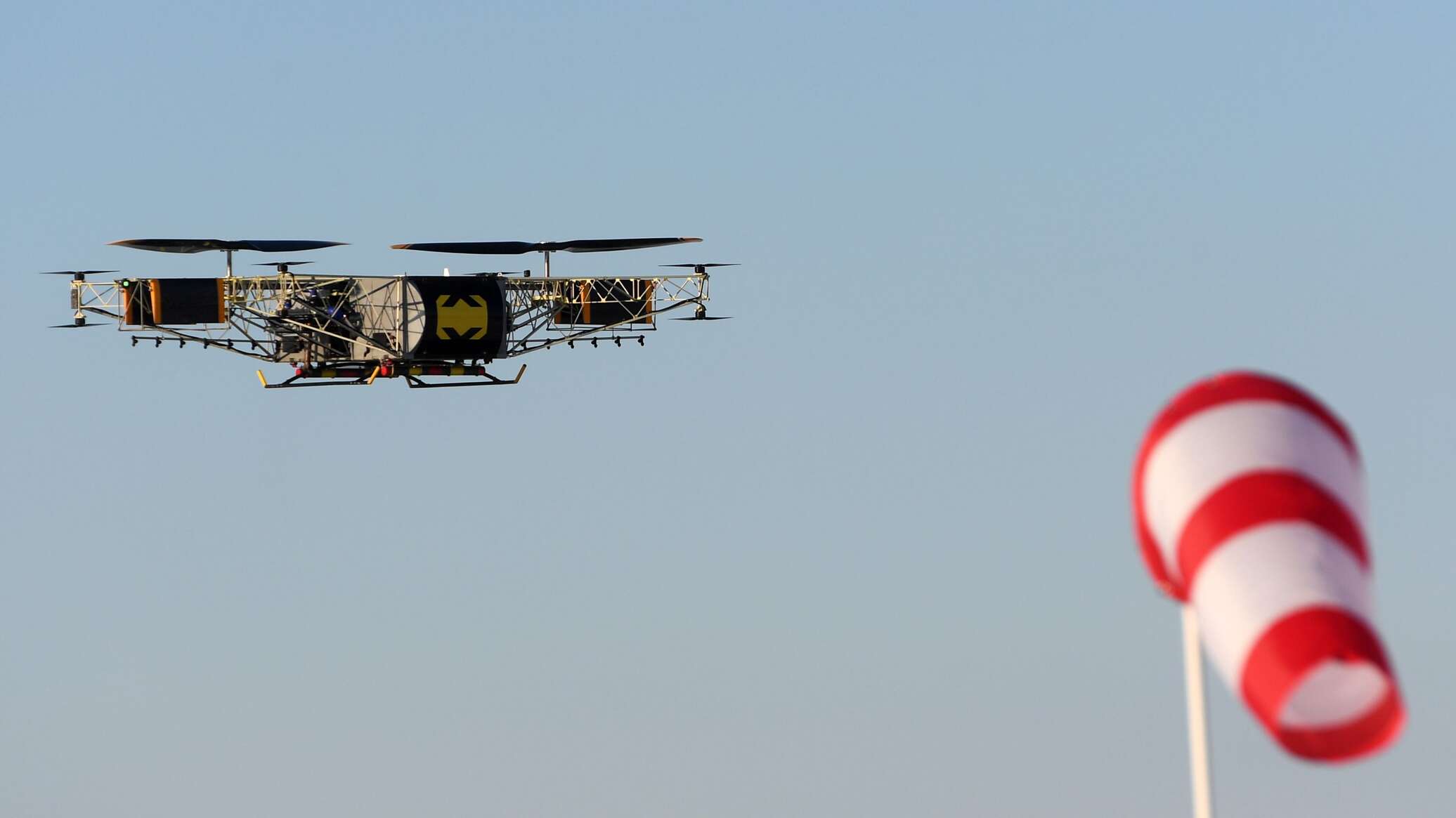 الجزائر تصدر بيانا بشأن التصريح عن الطائرات المسيرة في البلاد