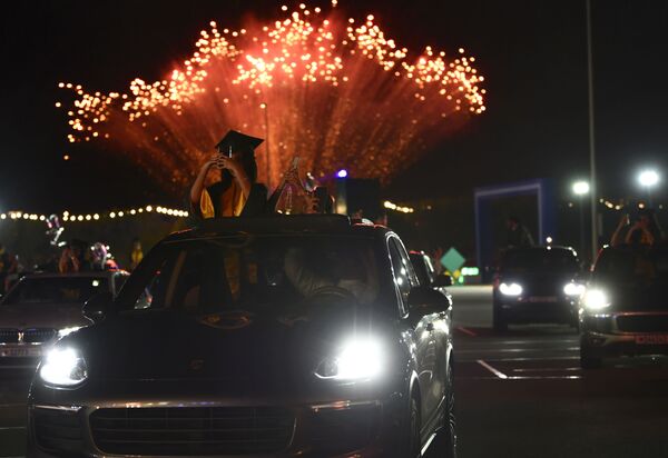 حلبة البحرين لسباقات السيارات تشهد حفل تخرج في ظل كورونا... فيديو وصور - سبوتنيك عربي