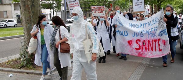 احتجاجات العاملين في القطاع الصحي في باريس، فرنسا 16 يونيو 2020 - سبوتنيك عربي