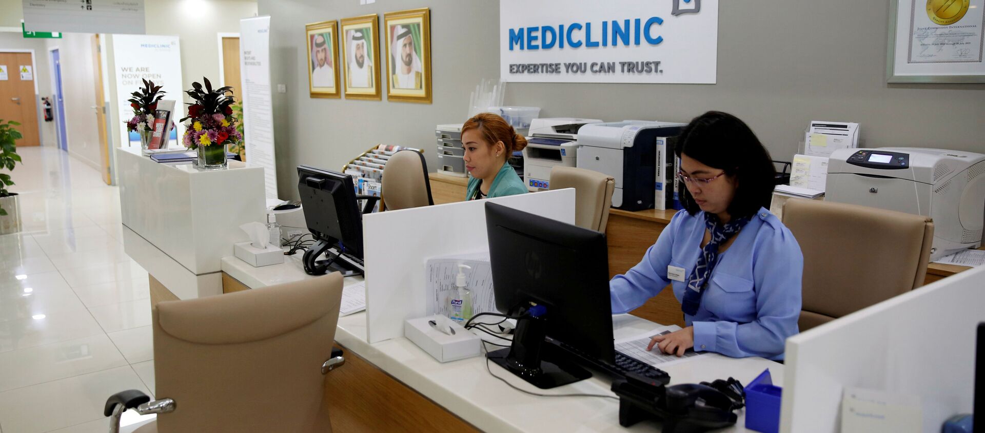 موظفون في مستشفى ميديكلينيك في دبي - سبوتنيك عربي, 1920, 18.06.2020