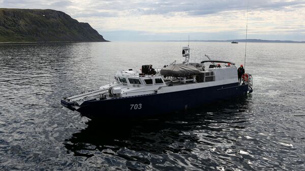 تدريبات طواقم البحث والإنقاذ التابعة لأسطول الشمال في بحر بارنتس، روسيا  ، 18 يونيو 2020 - سبوتنيك عربي