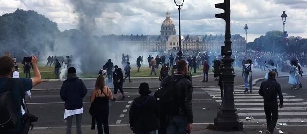 احتجاجات العاملين في القطاع الصحي في باريس، فرنسا 16 يونيو 2020 - سبوتنيك عربي