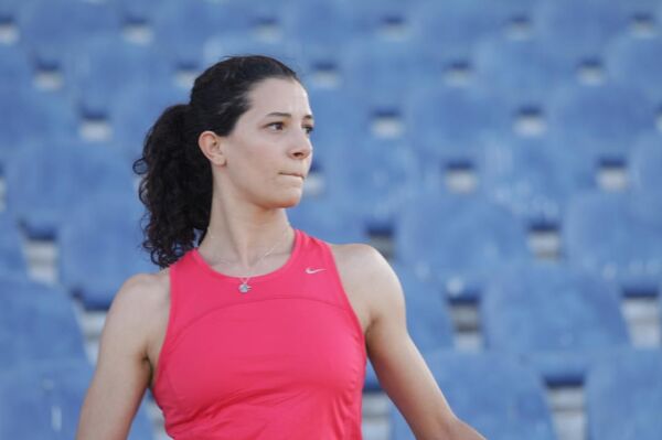 طبيبة تونسية وبطلة أفريقية في رياضة القفز بالزانة تروي قصة مشاركتها في مواجهة كورونا... صور وفيديو - سبوتنيك عربي