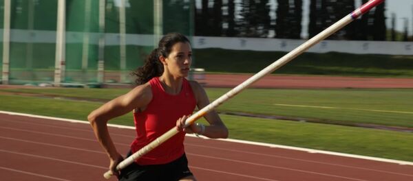 البطلة التونسية في رياضة القفز بالزانة درة محفوظي - سبوتنيك عربي