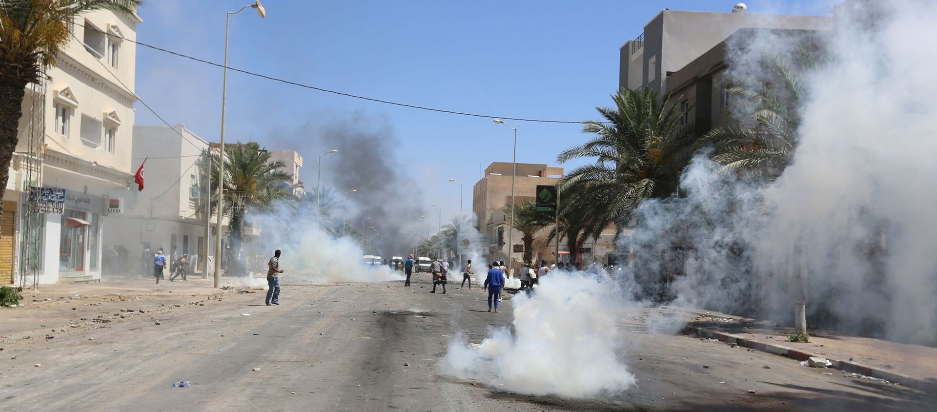 مواجهات بين محتجين وقوات الأمن في تونس مواجهات بين محتجين وقوات الأمن في تونس - سبوتنيك عربي, 1920, 24.07.2021